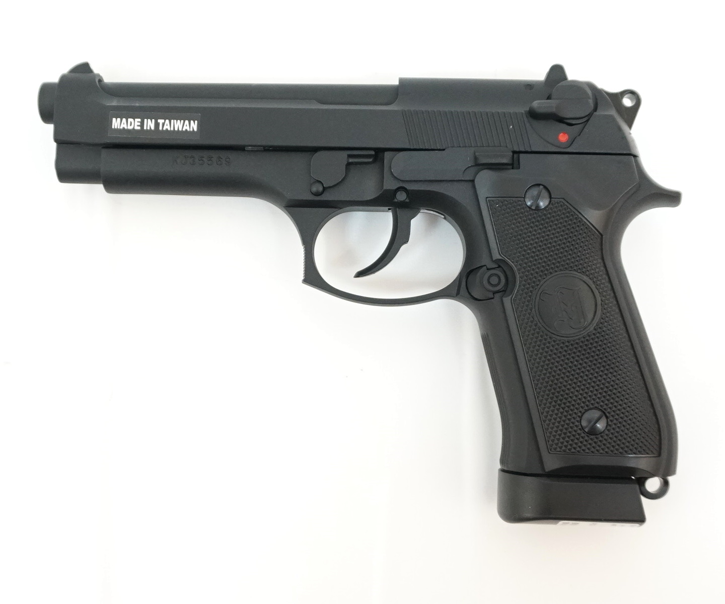 Пистолет страйкбольный KJW M9 GBB, черный, M9.GAS GP305