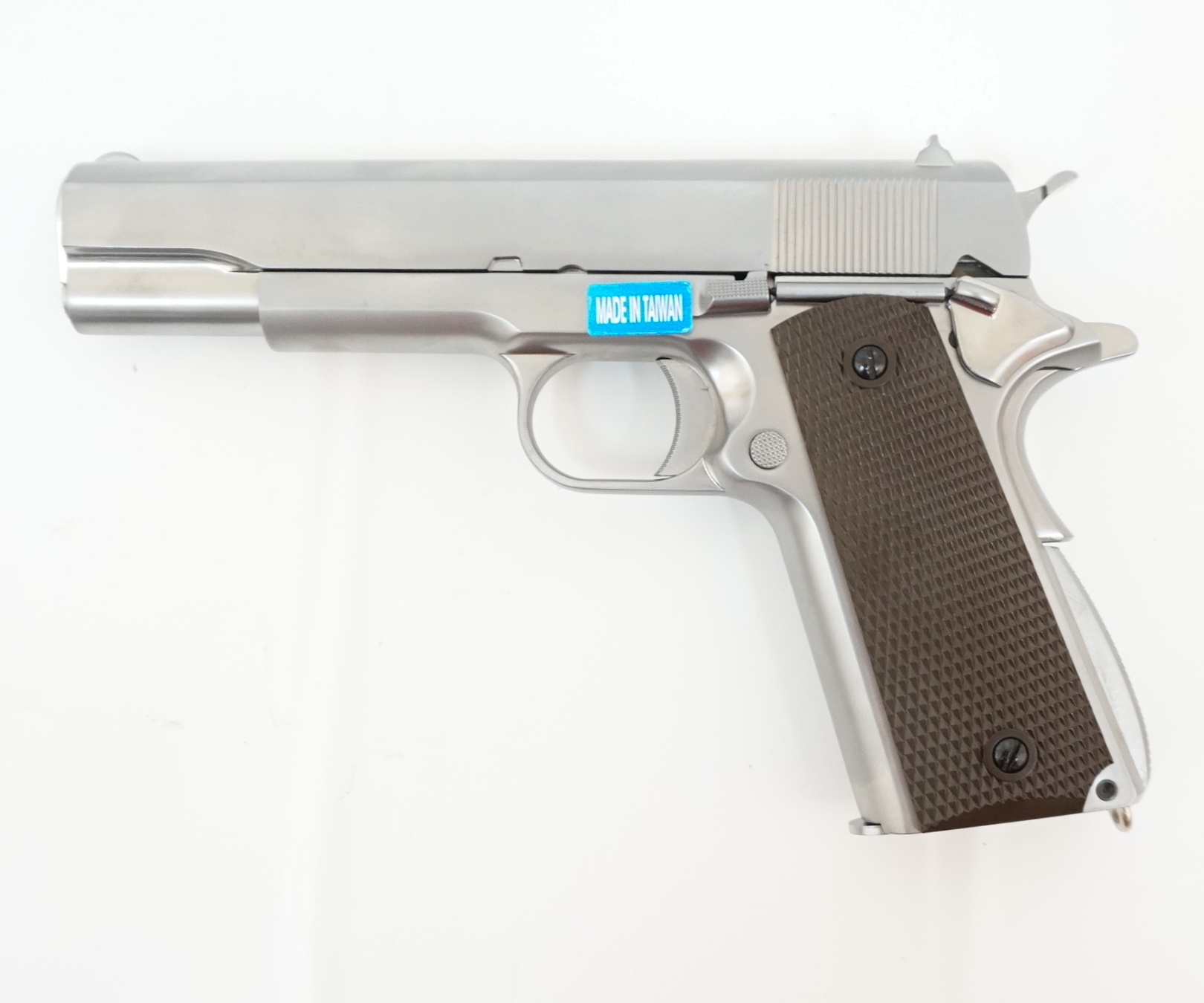 Пистолет страйкбольный (WE) Colt M1911А1, металл, хромированный, коричневые накладки, WE-E006A / GP109S